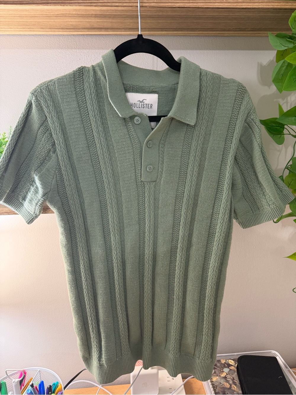 Hollister Men's Sage Green Short-Sleeve Knit Polo